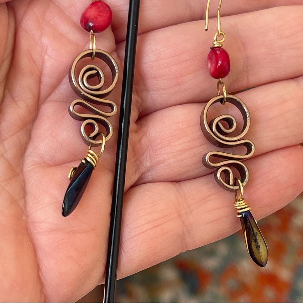 Red Coral Hematite Hand Crafted Wire Wrap Bent Metal Necklace Earrings Set - Picture 6 of 9